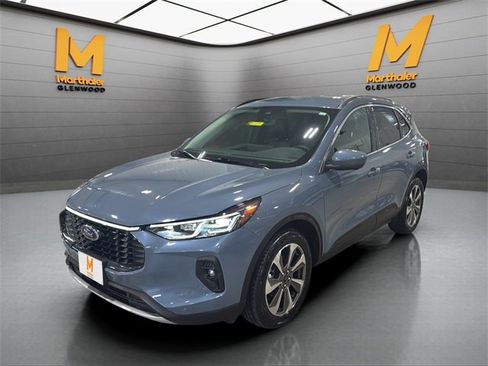 Used 2024 Ford Escape Platinum image 4