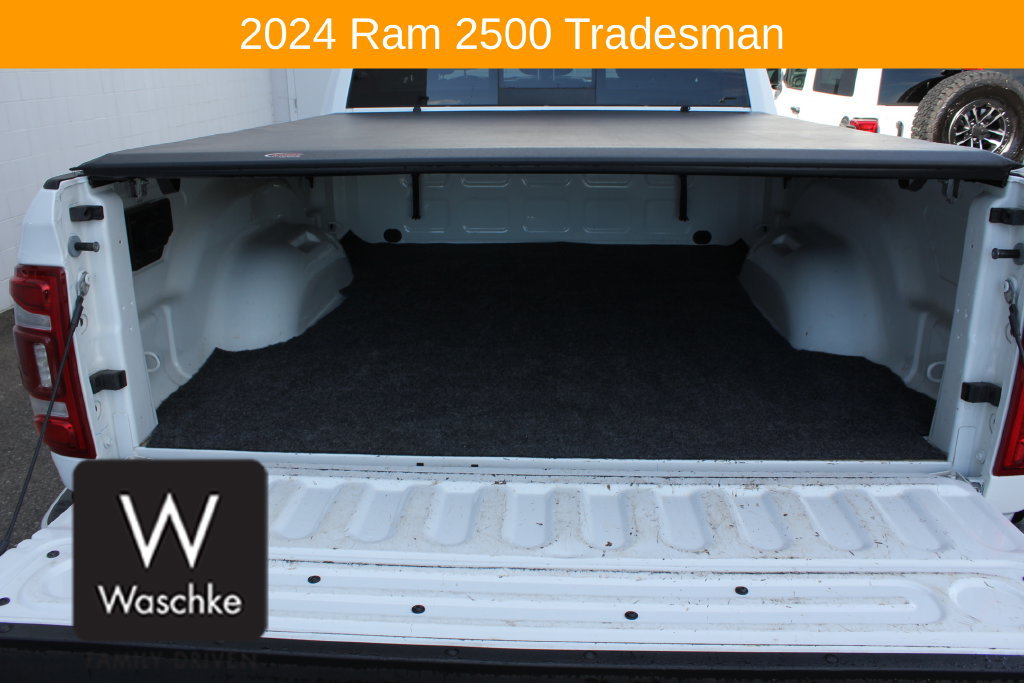 Used 2024 RAM 2500 Tradesman w/ Chrome Appearance Group AWD/4WD image 15