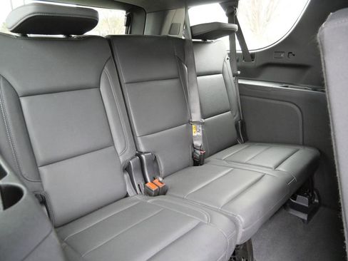 Used 2025 Chevrolet Suburban Z71 AWD/4WD image 22
