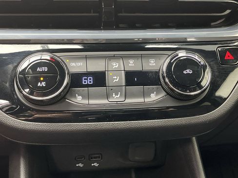 Certified 2024 Buick Envista Sport Touring w/ Convenience I Package FWD image 20