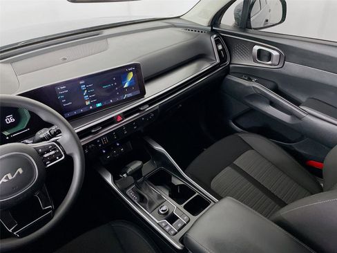 Certified 2025 Kia Sorento LX image 25