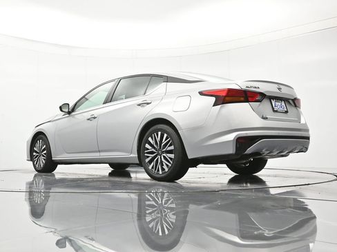 Used 2025 Nissan Altima 2.5 SV image 43