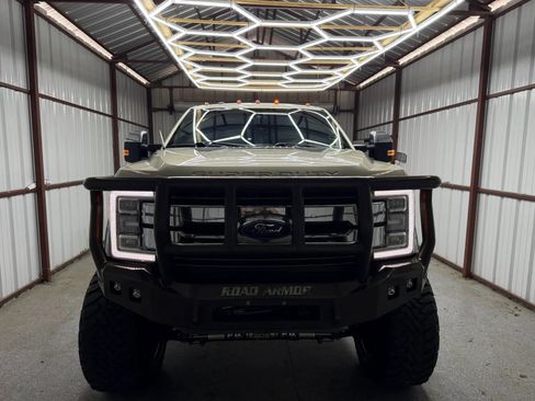 Used 2017 Ford F250 King Ranch w/ King Ranch Ultimate Package AWD/4WD image 3