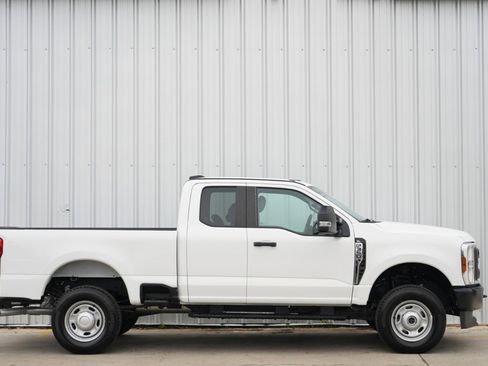 Used 2024 Ford F350 XL w/ Snow Plow Prep Package image 41