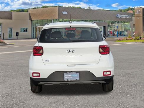 Certified 2023 Hyundai Venue SE w/ Cargo Package image 4