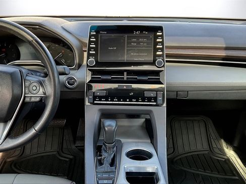 Used 2019 Toyota Avalon XLE image 11