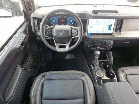 Used 2025 Ford Bronco Outer Banks w/ Sasquatch Package AWD/4WD image 11