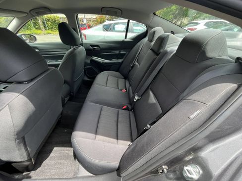 Used 2025 Nissan Altima 2.5 SV FWD image 21