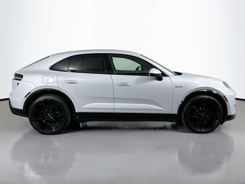 Certified 2025 Porsche Macan Turbo Electric image 8