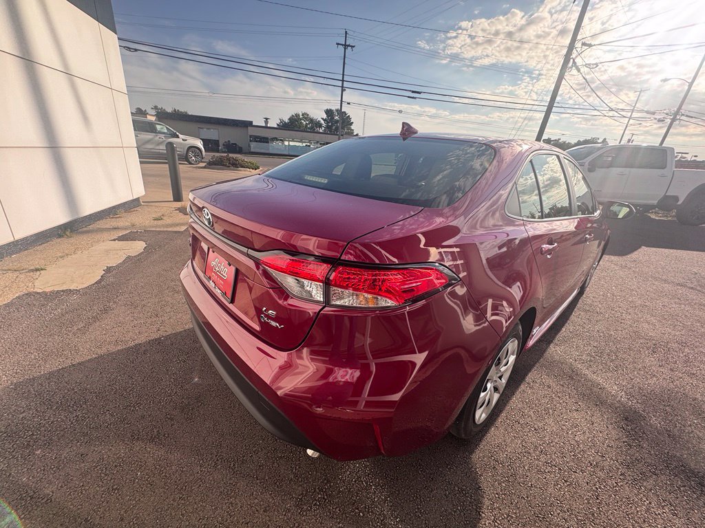Used 2025 Toyota Corolla LE AWD/4WD image 4