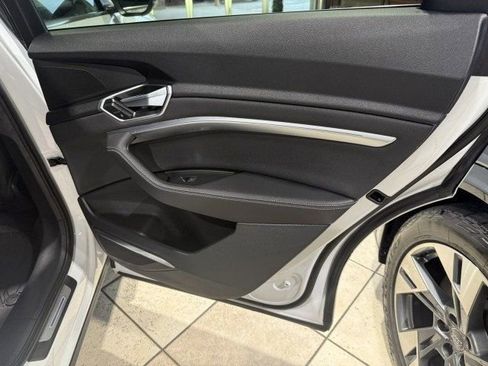 Used 2019 Audi e-tron Premium Plus image 27