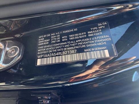 Used 2024 Porsche Macan image 22