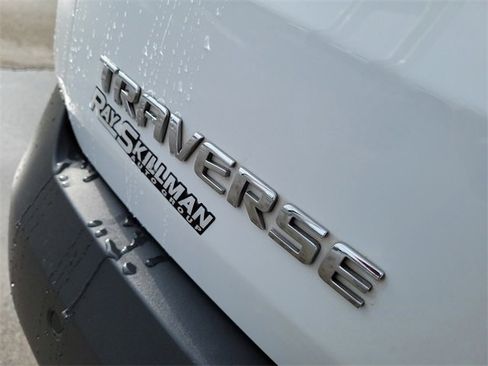 Used 2020 Chevrolet Traverse LT image 8