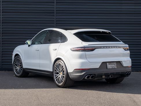Certified 2023 Porsche Cayenne Coupe image 3