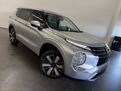 Used 2025 Mitsubishi Outlander SE FWD image 28
