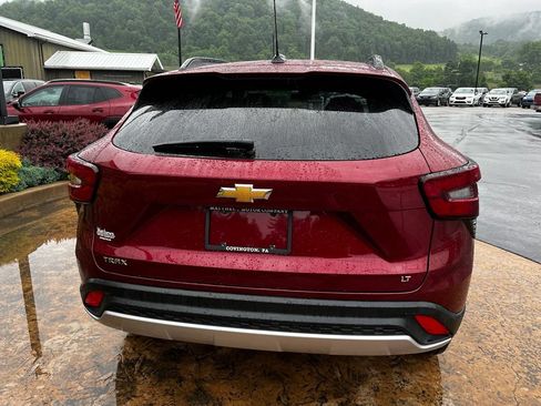 Used 2025 Chevrolet Trax LT w/ LT Convenience Package FWD image 6