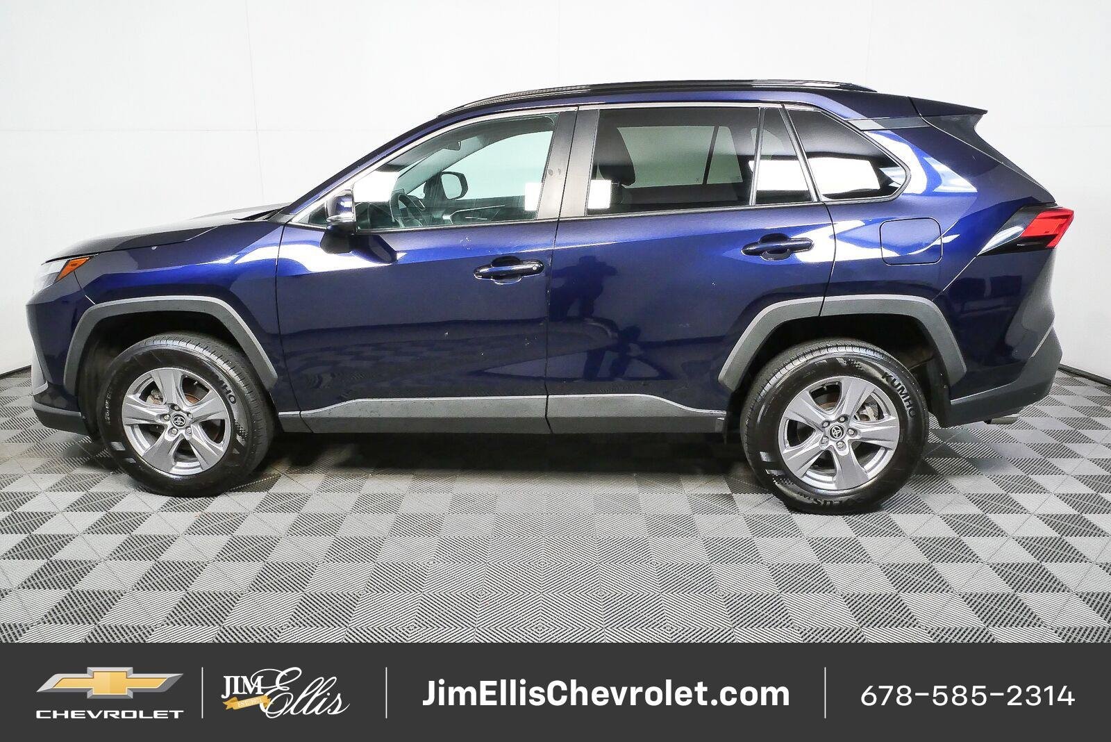 Used 2024 Toyota RAV4 XLE FWD image 27
