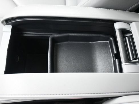 Used 2023 Toyota Highlander XLE FWD image 25