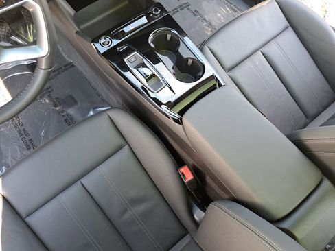 Certified 2025 Audi A6 e-tron Premium Plus w/ Premium Plus image 27