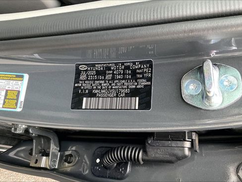 New 2025 Hyundai Elantra SEL image 8