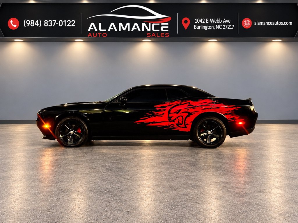 Used 2015 Dodge Challenger SXT RWD image 9