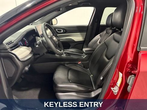 Used 2025 Jeep Compass Limited AWD/4WD image 11