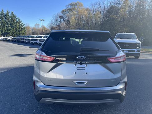 Used 2022 Ford Edge SEL w/ Convenience Package image 4