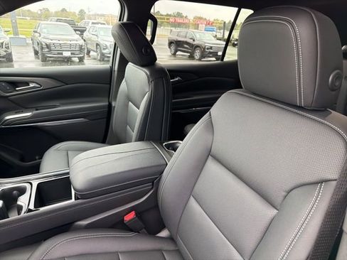 New 2026 Chevrolet Traverse LT w/ Sun and Wheel Package FWD image 8