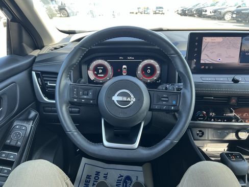 Used 2024 Nissan Rogue SL image 9