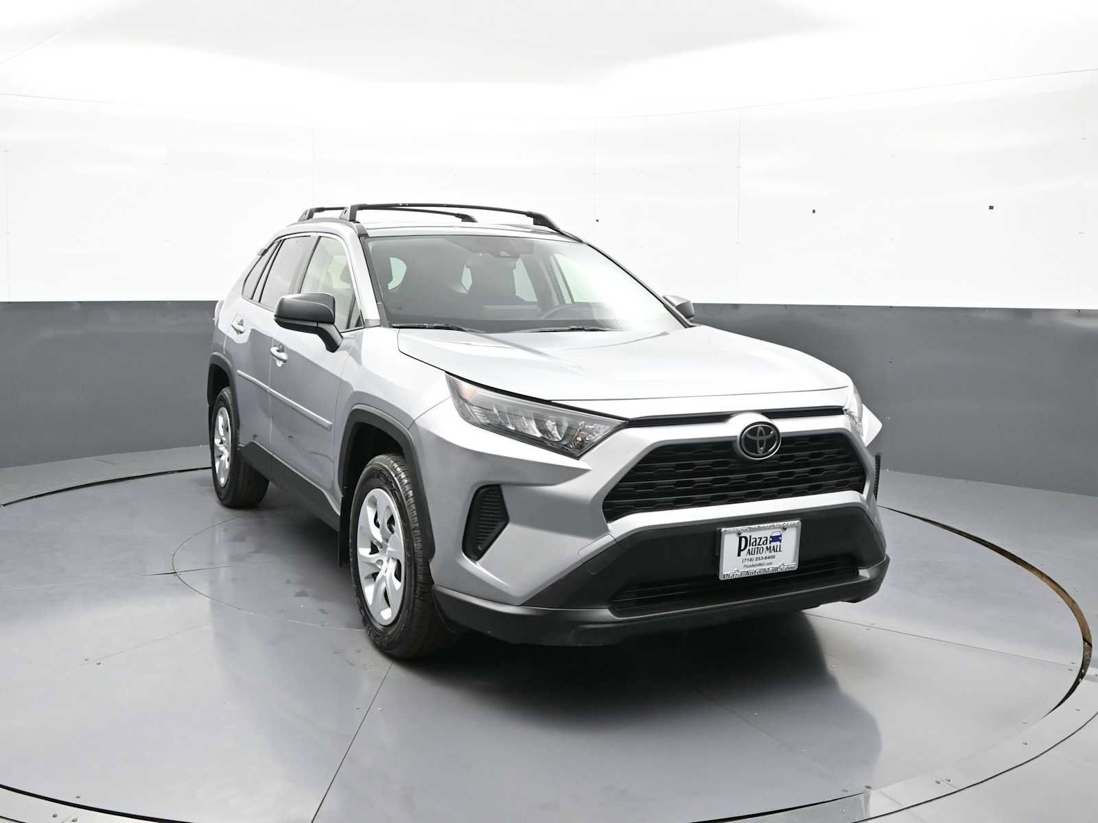 Used 2021 Toyota RAV4 LE AWD/4WD image 3