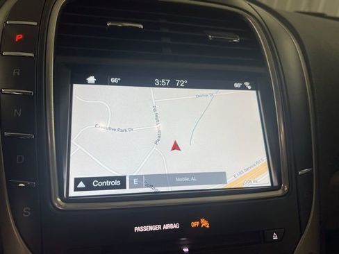 Used 2017 Lincoln MKX Reserve w/ Enhanced Security Package image 30