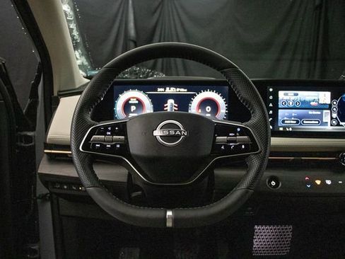 Used 2025 Nissan Ariya AWD image 22