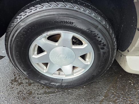 Used 2004 Cadillac Escalade AWD image 9