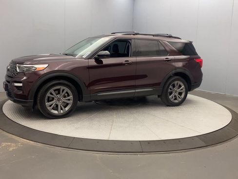 Used 2022 Ford Explorer XLT w/ Equipment Group 202A AWD/4WD image 9
