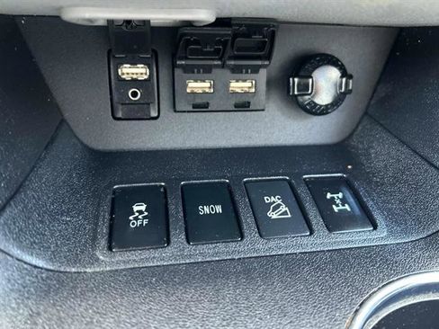 Used 2019 Toyota Highlander XLE image 31