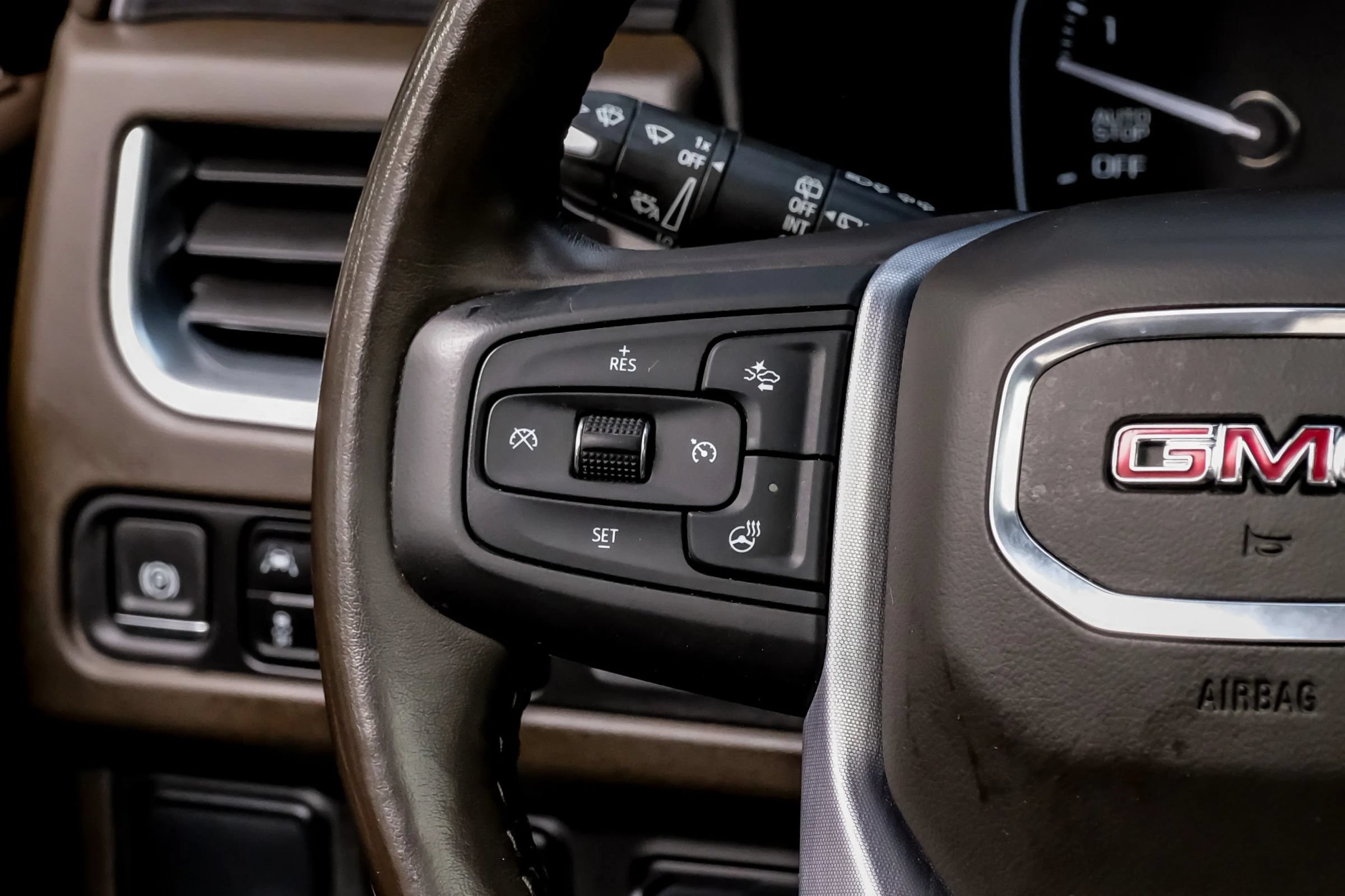 Used 2021 GMC Yukon SLT w/ SLT Luxury Plus Package RWD image 18