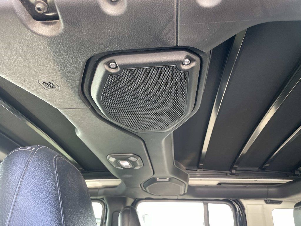 Used 2018 Jeep Wrangler Unlimited Sahara AWD/4WD image 13