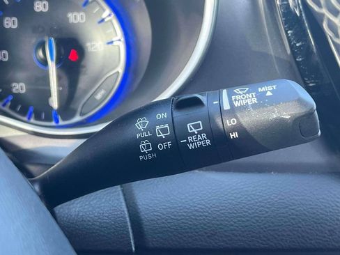 Used 2023 Chrysler Pacifica Touring-L FWD image 26