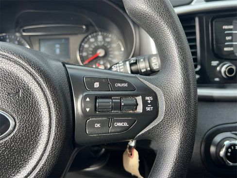 Used 2016 Kia Sorento LX image 25