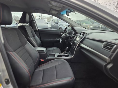 Used 2016 Toyota Camry SE image 24