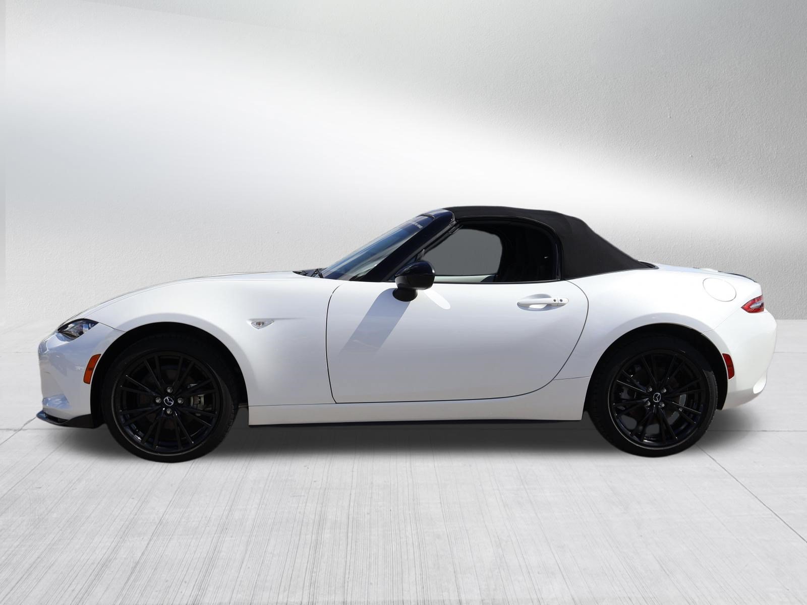 Certified 2025 MAZDA MX-5 Miata Club RWD image 4