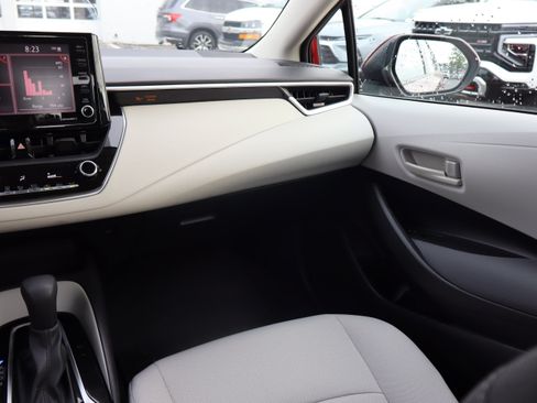 Used 2022 Toyota Corolla LE FWD image 13