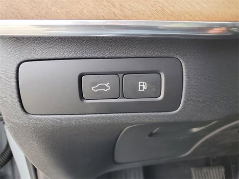 Certified 2024 Volvo XC90 T8 Plus w/ Protection Package Premier image 18