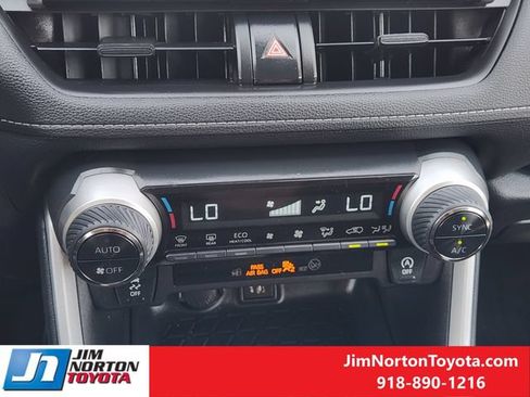 Used 2025 Toyota RAV4 XLE AWD/4WD image 19