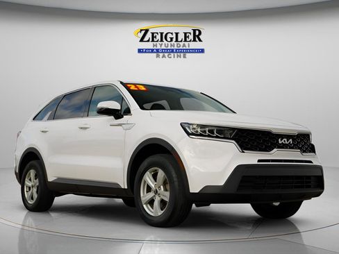 Used 2023 Kia Sorento LX AWD/4WD image 1
