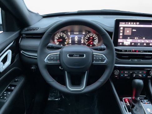 Used 2024 Jeep Compass Trailhawk w/ Trailhawk Convenience Group image 12