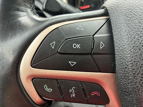 Used 2014 Jeep Cherokee Latitude w/ Cold Weather Group AWD/4WD image 18
