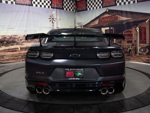 Used 2024 Chevrolet Camaro ZL1 RWD image 8