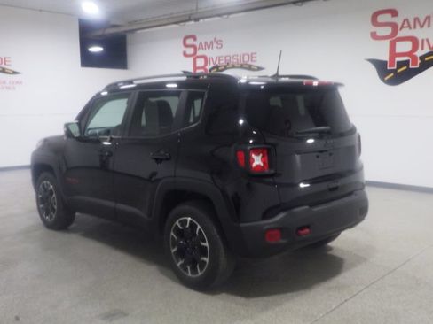 Used 2023 Jeep Renegade Trailhawk w/ Trailhawk Elite Group AWD/4WD image 2