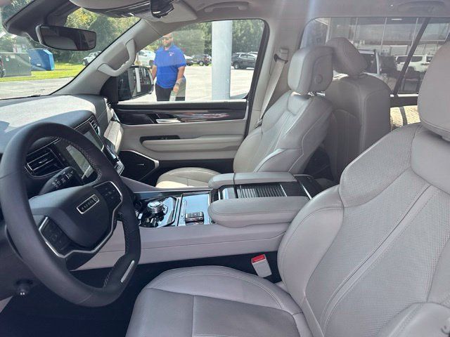 Used 2023 Jeep Wagoneer 4WD image 25